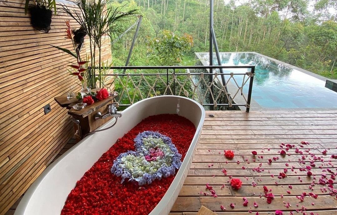 Mau Honeymoon? 10 Spot Glamping di Bandung Ini Super Romantis!