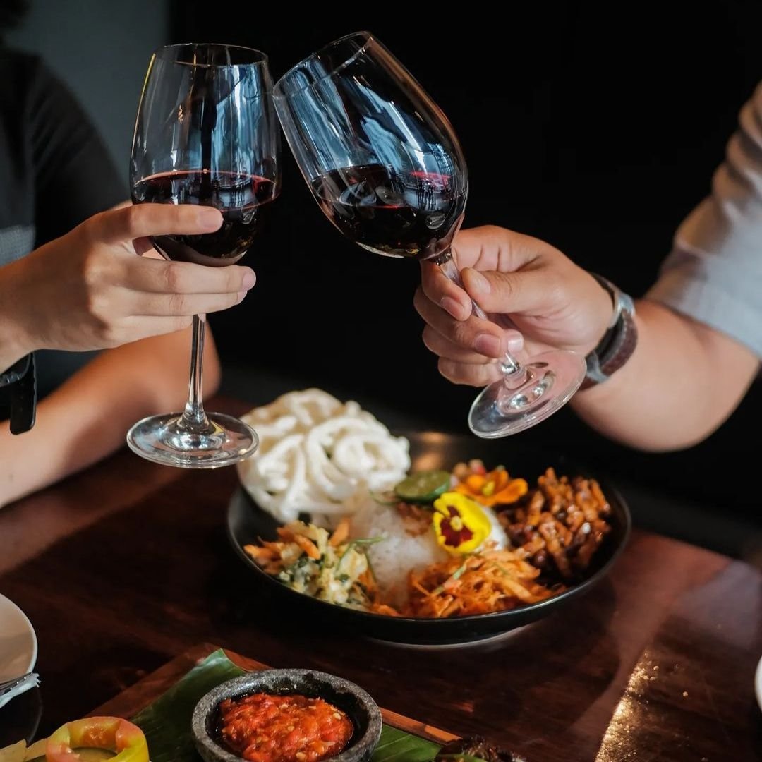 10 Tempat Minum Wine di Jakarta Paling Seru